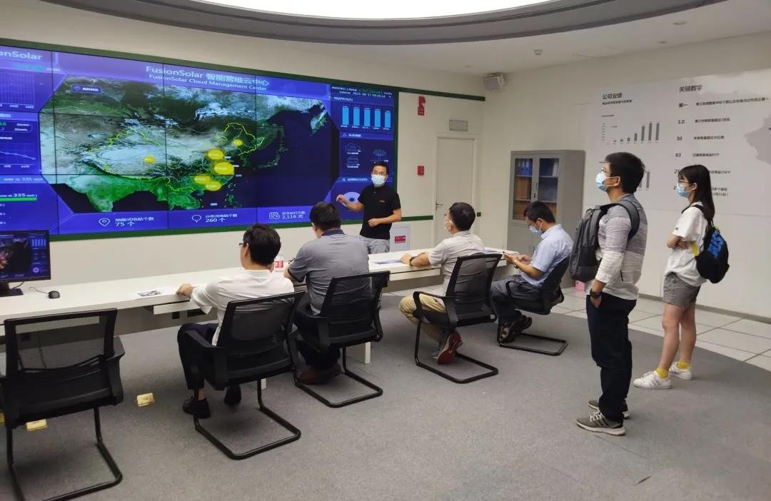 浙江大学新能源研究中心一行莅临永利科技海宁集控中心